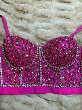 Amazing top NEW without tags. Bought for a concert but didn’t fit.